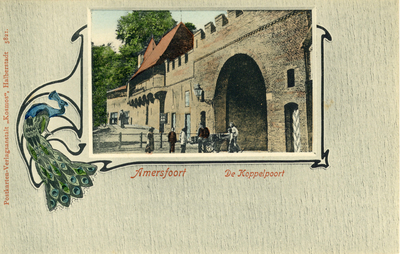 12812 Gezicht op de Koppelpoort met enkele personen te Amersfoort uit het noordoosten.N.B. Fantasiekaart.